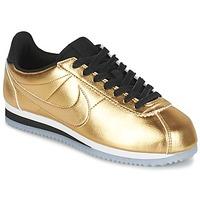 Nike CLASSIC CORTEZ LEATHER SE W women\'s Shoes (Trainers) in gold