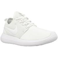 Nike W Roshe Two women\'s Shoes (Trainers) in White