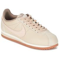Nike CLASSIC CORTEZ LEATHER LUX W women\'s Shoes (Trainers) in BEIGE