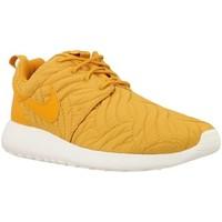 Nike Wmns Roshe One Prm women\'s Shoes (Trainers) in Yellow