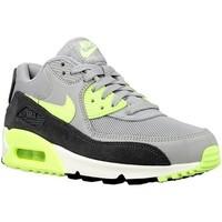 Nike Wmns Air Max 90 Essentia women\'s Shoes (Trainers) in Grey