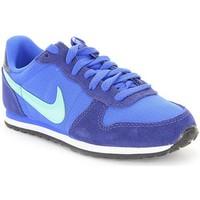 Nike Wmns Genicco women\'s Shoes (Trainers) in blue