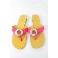 Nine West Size 7 Bright Pink Flip Flop Sandals