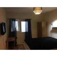 no fees double room with king bed smart tv ensuite shower room clean q ...