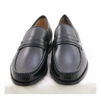 NWOT Clarks, size 7.5G black leather loafers