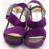 NWOT Boohoo, size 4 purple platform sandals