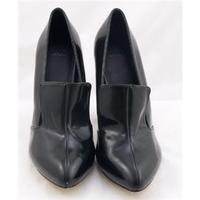 NWOT Asos, size 7 black block heeled shoes