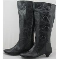 NWOT Lunar, size 3.5/36 black calf length boots