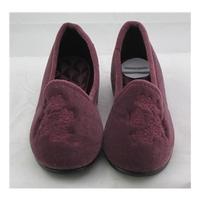 nwot ms size 3 dark pink slippers