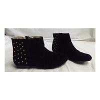 nwot heart sole size 5 black ankle boots