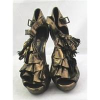 nwot office size 639 dark gold black crackled platform stilettos