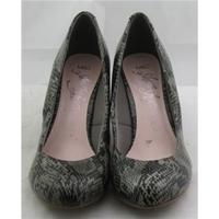 NWOT M&S, size 4.5 grey & black snake skin patterned stiletto heeled pumps