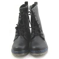 NWOT, size 6 black leather look effect DM style boots