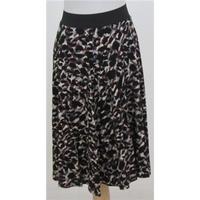 NWOT M&S Collection, size 6 black & grey patterned skirt