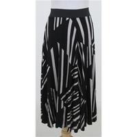 NWOT M&S, size 8 black & taupe skirt