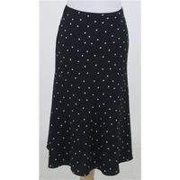 NWOT M&S, size 8 navy & white spotty skirt