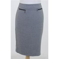 NWOT M&S, size 8 black & white pencil skirt