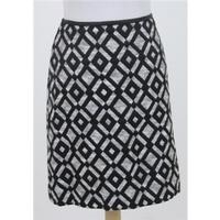 NWOT M&S, size 8 black & white skirt