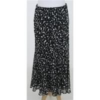 NWOT M&S, size 10 black & cream skirt
