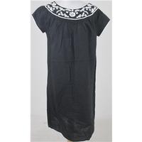 NWOT: M&S Size 8: Black with white trim shift dress