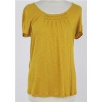 nwot ms size 8 mustard scoop neck t shirt