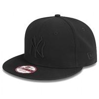 NY Yankees Black on Black 9FIFTY Snapback