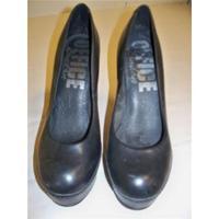 Office Black Leather High Heeled Platform Court shoes Size 6