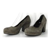 Office Size 3 Concrete Grey Suede Shoes