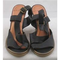 Office, size 5/38 black leather sandals