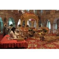 Old Delhi Tour: Sikh Temple, Spice Market and Rickshaw Ride