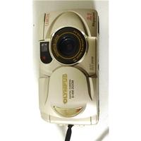 Olympus [2.1 Mega Pixels, 3x Optical Zoom] Gloss Metallic Gold Point & Shoot D-490 Circa 90\'s Auto Focus Compact Camera