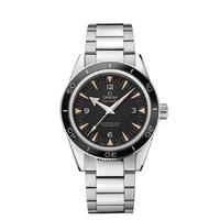 Omega Seamaster men\'s black dial stainless steel braclelet watch
