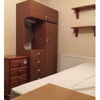 One single room for rent £400 per month( bills inc) free wifi