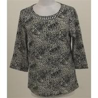 Only, size 8, black & white patterned top