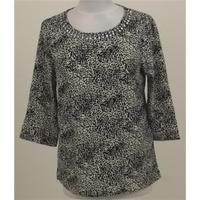 only size 8 black white patterned top