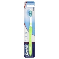 Oral-B 1-2-3 Shiny Clean Medium Toothbrush