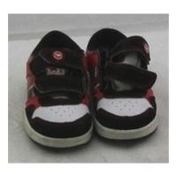 Osaga, size 5/21 black mix infant trainers