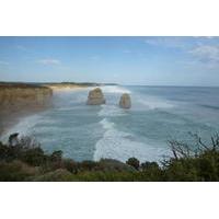 Overnight Great Ocean Road Tour from Melbourne Including Memorial Arch, Twelve Apostles and Loch Ard Gorge