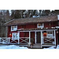 Overnight in a Swedish Log Cabin with Romantic Moonlight Hottub in Svartadalen