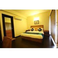 OYO Premium Gujarat College Elli...