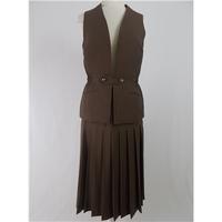 p mcintosh size 1214 brown two piece set