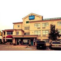 Pacific Inn & Suites