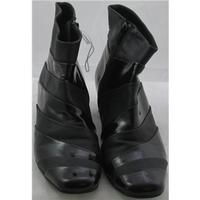 pavers size 5 black leather patent effect ankle boots