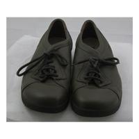 Padders, size 7.5 dark green lace up shoes