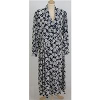 Paul Poly size 16 navy and cream patterned dress