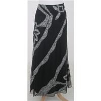 per una size 8l black long skirt with wool applique