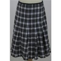 Per Una - Size: 16 - Grey Checked Calf length skirt