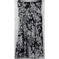 Per Una - Size: 8 - Black and white - long skirt