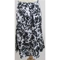 Per Una size 8 black and white patterned skirt