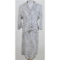 Peter Martin Size 18, White Animal Print dress suit